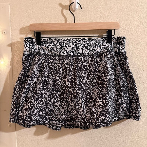 lululemon athletica Dresses & Skirts - Lululemon Pace Rival skirt in the Chirakasu Alpine White/Chirasu Black